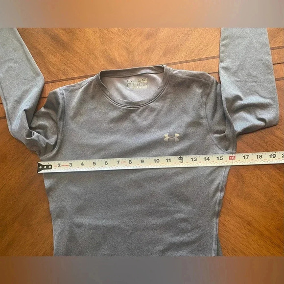 Under Armour Coldgear Women’s Athletic Crewneck Long Sleeve Top Grey EUC Size:SM - Picture 9 of 11